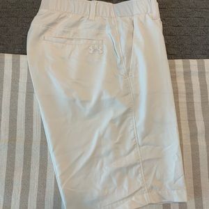 White Under Armour Golf Shorts Size 30